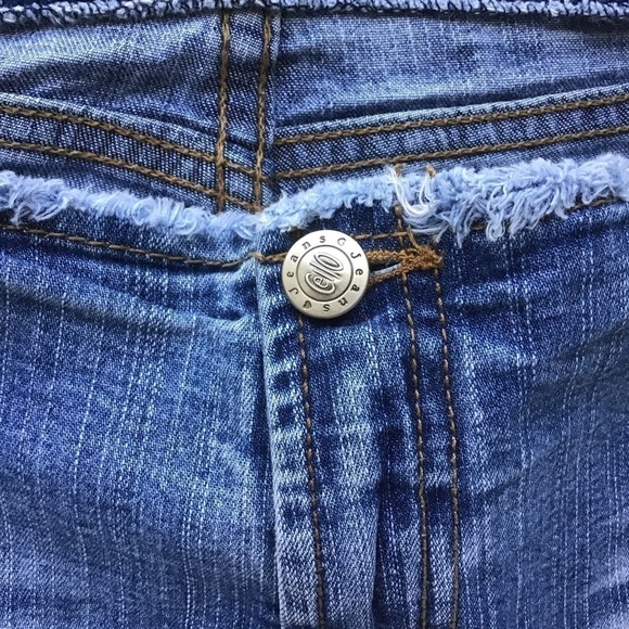 FOREVER 21 BLUE CROP JEANS DISTRESSED SIZE Large - Picture 2 of 8